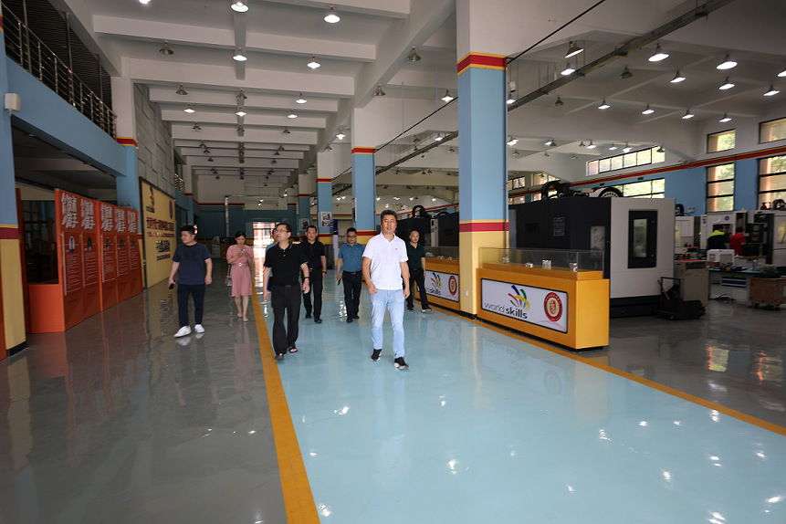 株洲市总工会副主席刘必林一行来中国·MK体育（恩波利）官方网站调研