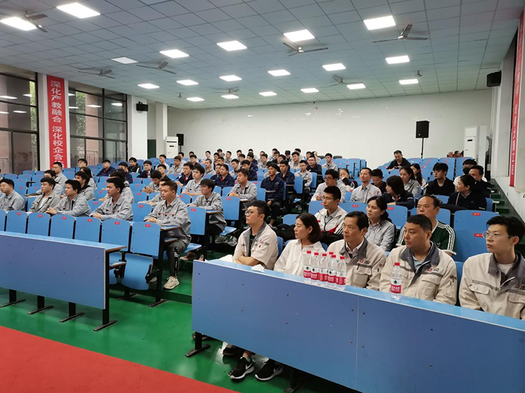 五家大型国企向中国·MK体育（恩波利）官方网站学子抛出“橄榄枝”2022届毕业生提前一年被“抢招”