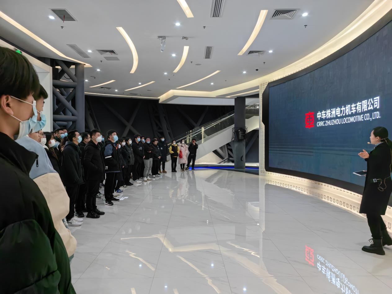 中国·MK体育（恩波利）官方网站团委组织50多名优秀学生代表参加“制造名城 株洲@你”大学生标杆企业游活动