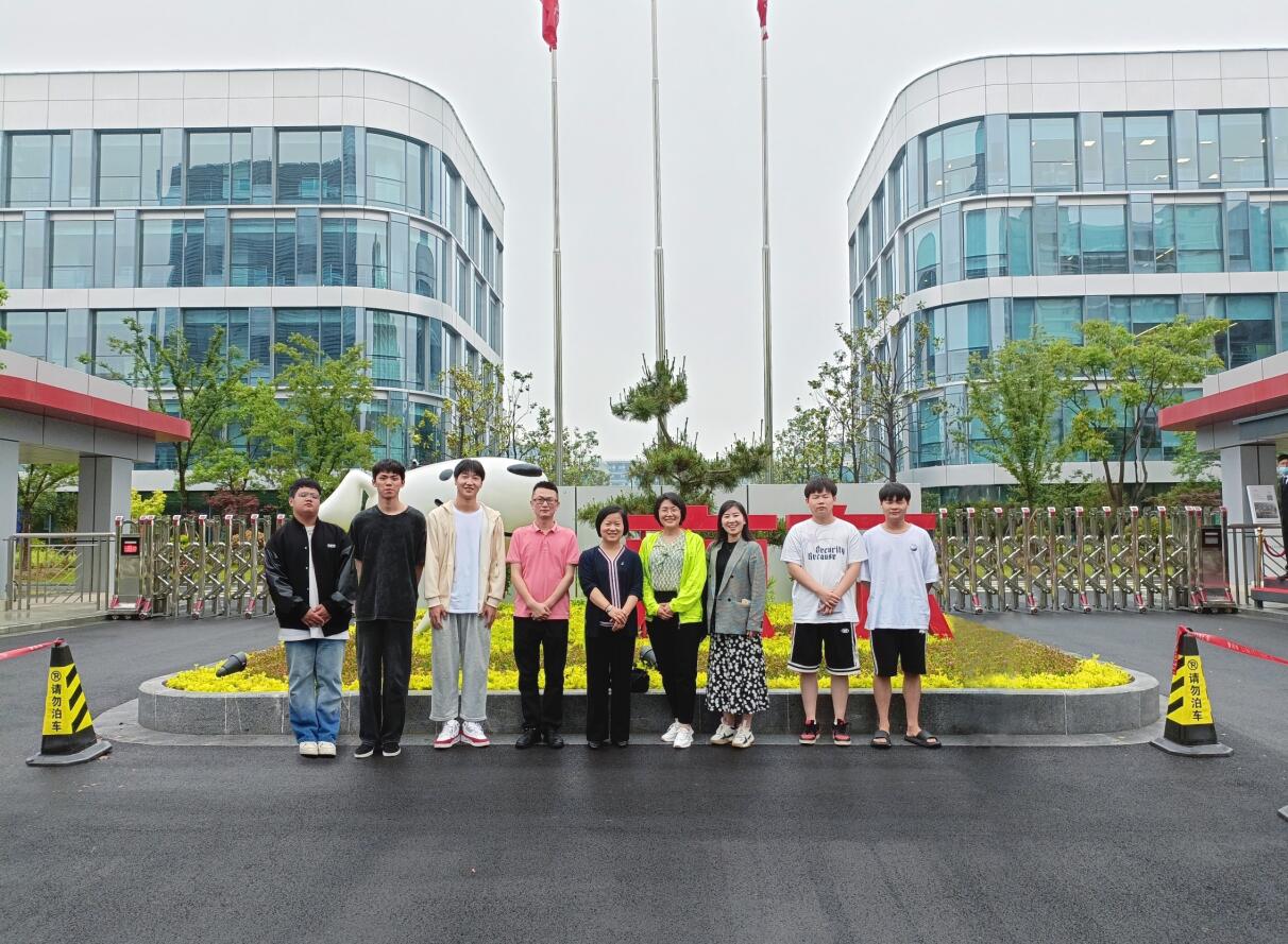 访企调研产教融合 师生共话协同育人——中国·MK体育(恩波利)官方网站党委委员、纪委书记黄慧带队赴京东企业调研并与实习学生座谈交流