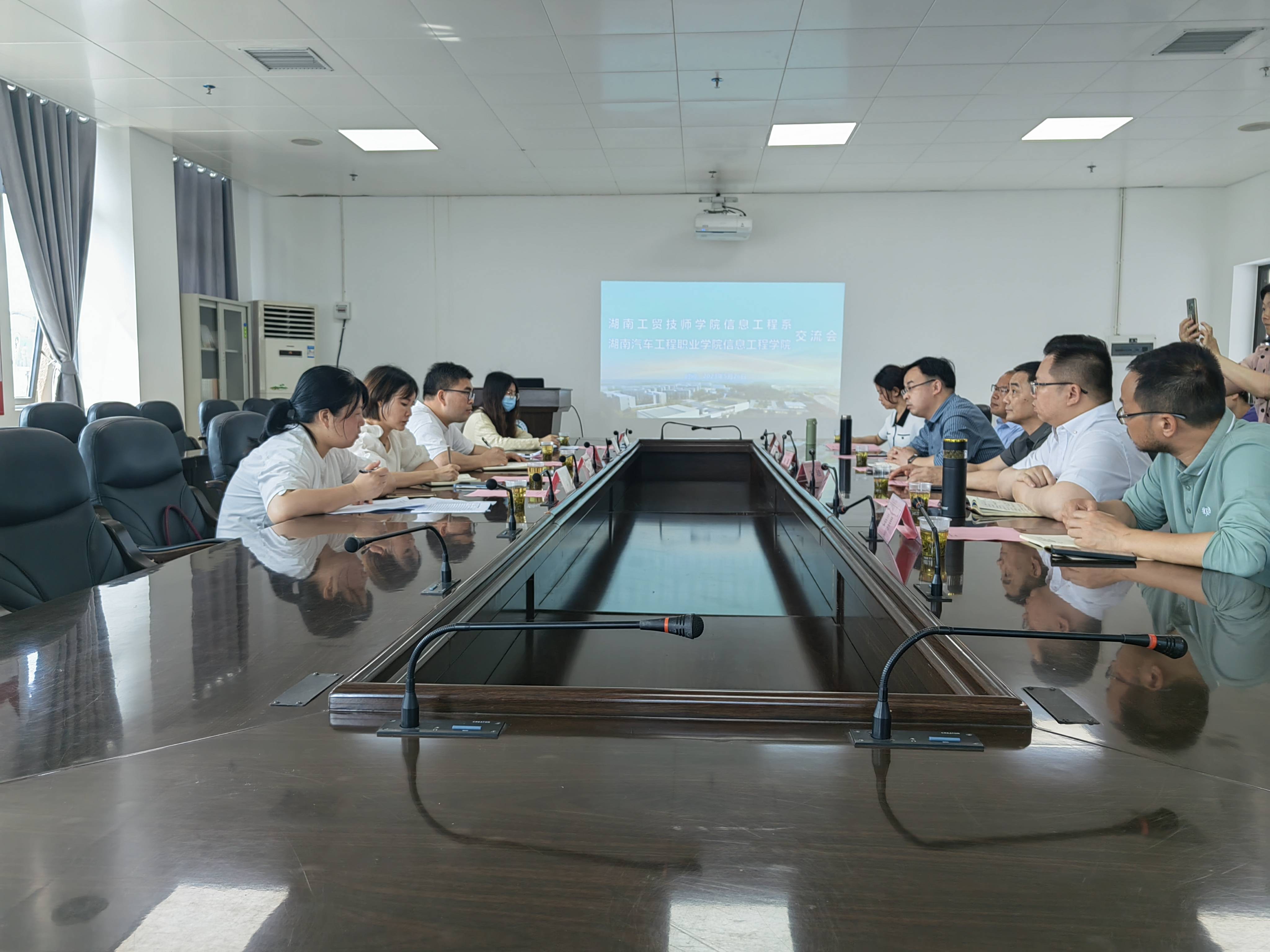 信息工程系主任李会明一行赴湖南汽车工程职业中国·MK体育（恩波利）官方网站考察交流