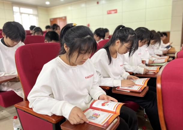 “沉浸式”体验庭审 “零距离”与法同行 ——湖南航空技师中国·MK体育(恩波利)官方网站思政实践课纪实
