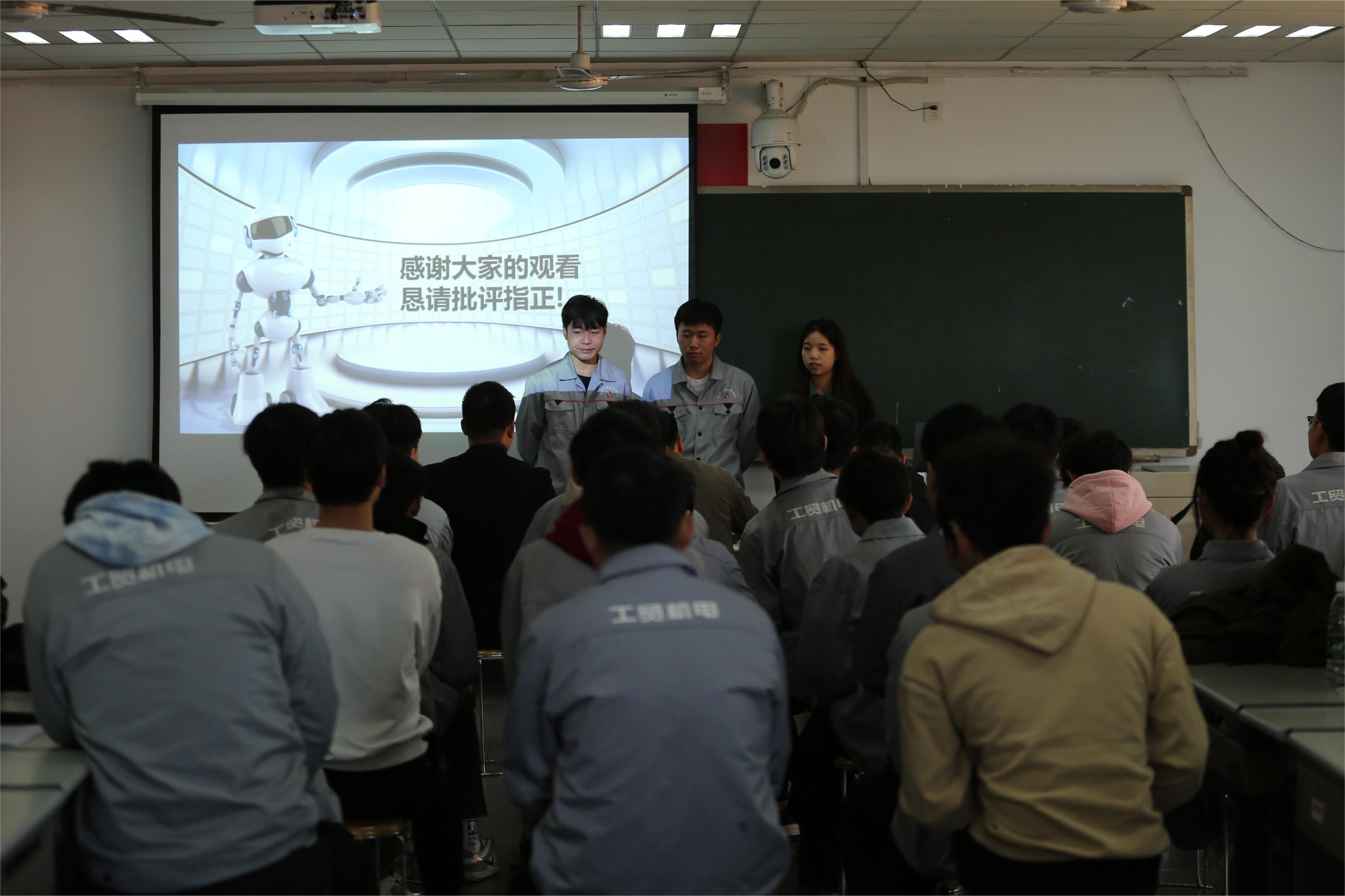 严把毕业关,磨砺真技术——记电气工程系机电技师2001班毕业设计答辩会