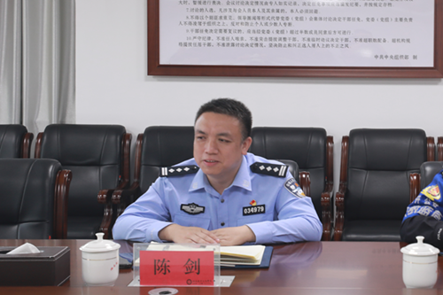中国·MK体育(恩波利)官方网站聘请市公安局经开分局 党委副书记、副局长陈剑同志担任法治副校长