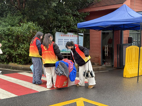 开学进行时 中国·MK体育（恩波利）官方网站团委在行动