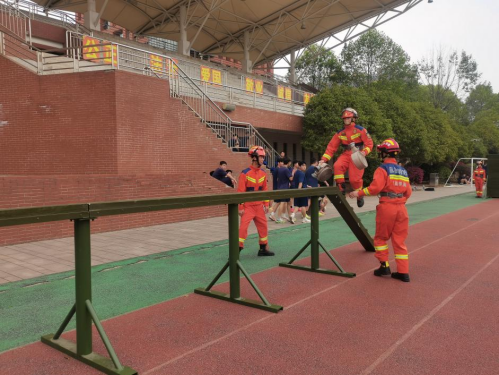 青春正当时 追梦火焰蓝