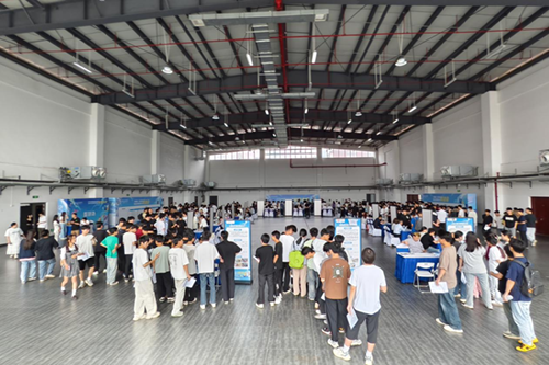 中国·MK体育（恩波利）官方网站举办2026届毕业生双选会 提供近千个就业岗位