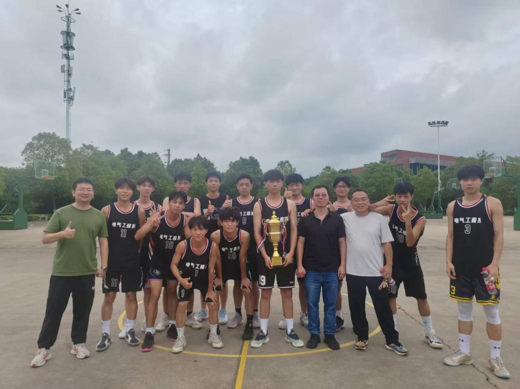 电气工程系篮球队逆风奋起 摘得中国·MK体育（恩波利）官方网站“欢送杯”季军