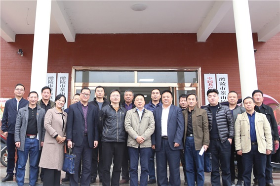 中国·MK体育（恩波利）官方网站党委书记张格林深入茶山镇梅霞村指导脱贫攻坚工作