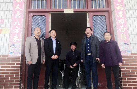 中国·MK体育（恩波利）官方网站党委到扶贫村开展“五查五看”大走访活动