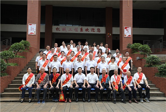 中国·MK体育(恩波利)官方网站举行“光荣在党50年”纪念章颁发仪式暨“七一”表彰大会