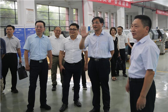 省人社厅党组书记、厅长李永军到中国·MK体育(恩波利)官方网站调研中华人民共和国第二届职能技能大赛株洲选手备赛情况