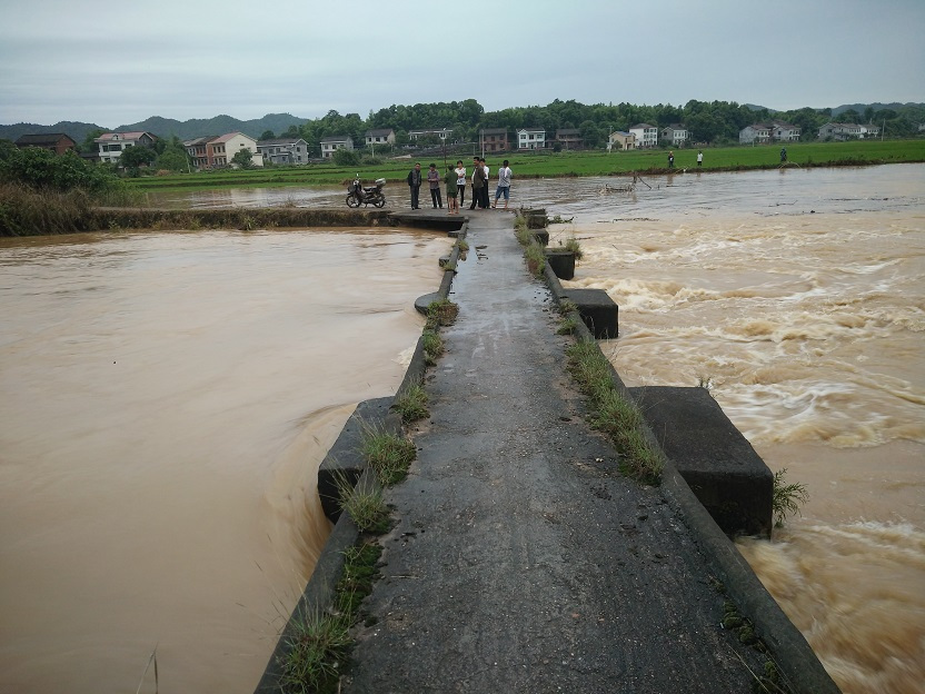 中国·MK体育（恩波利）官方网站帮扶省级贫困村甩掉“穷帽子”【转自中国都市新闻网】