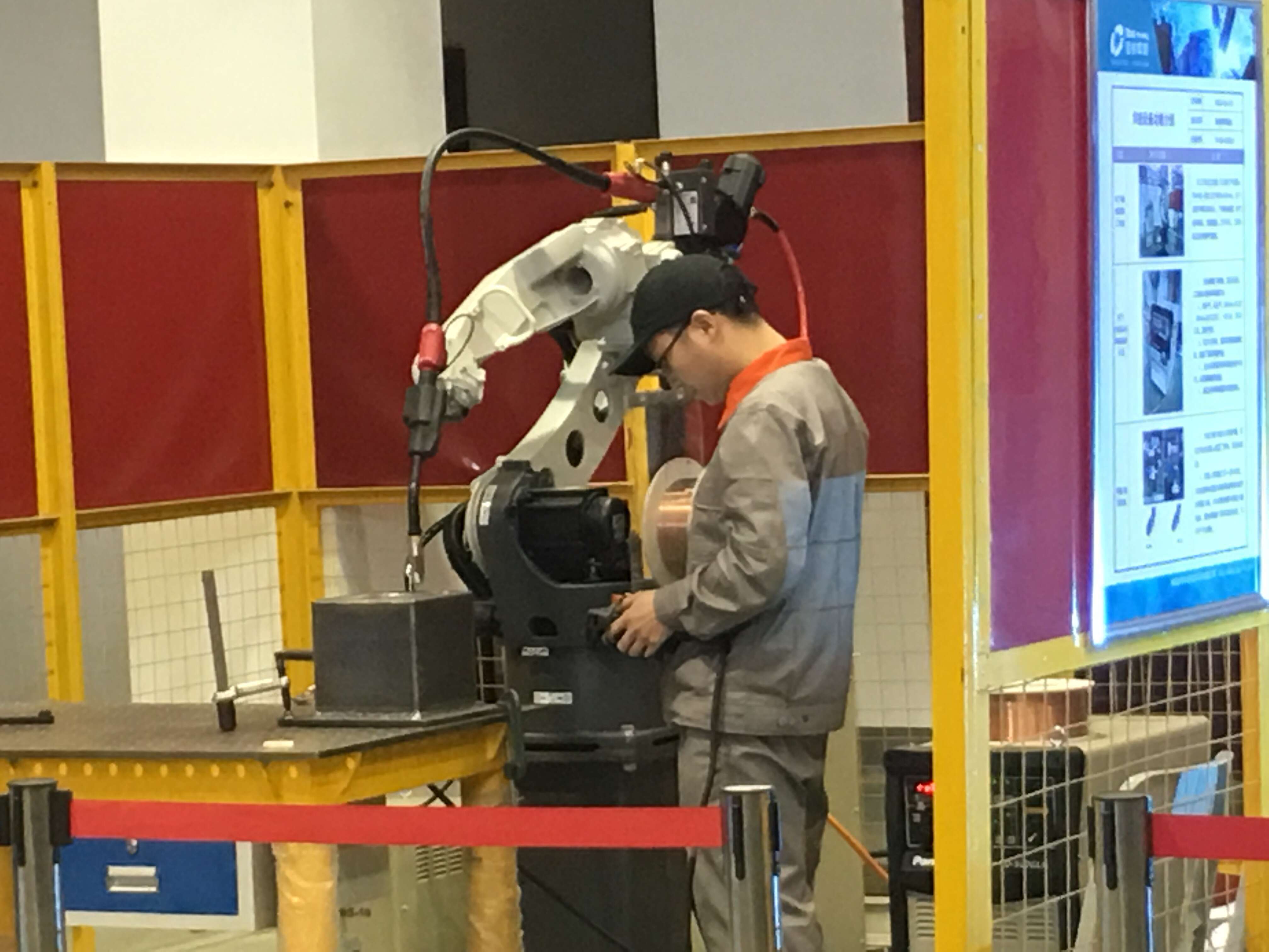 全市3.75万人角逐“株洲工匠”——机器人焊接终极PK赛昨举行 中国·MK体育(恩波利)官方网站教师彭瑶夺冠