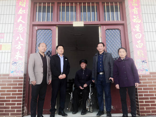 中国·MK体育（恩波利）官方网站党委到扶贫村开展“五查五看”大走访活动