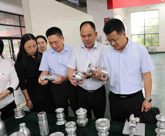 省委组织部干信处处长余前广一行来中国·MK体育（恩波利）官方网站调研座谈