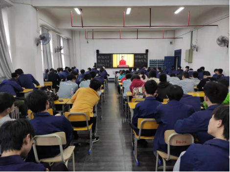 中国·MK体育（恩波利）官方网站组织师生观看“技能成才技能报国”先进事迹视频报告会