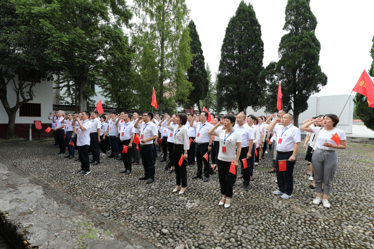 中国·MK体育（恩波利）官方网站全体在职党员赴炎陵、井冈山开展“走红色之路，做红色传人”主题党日活动