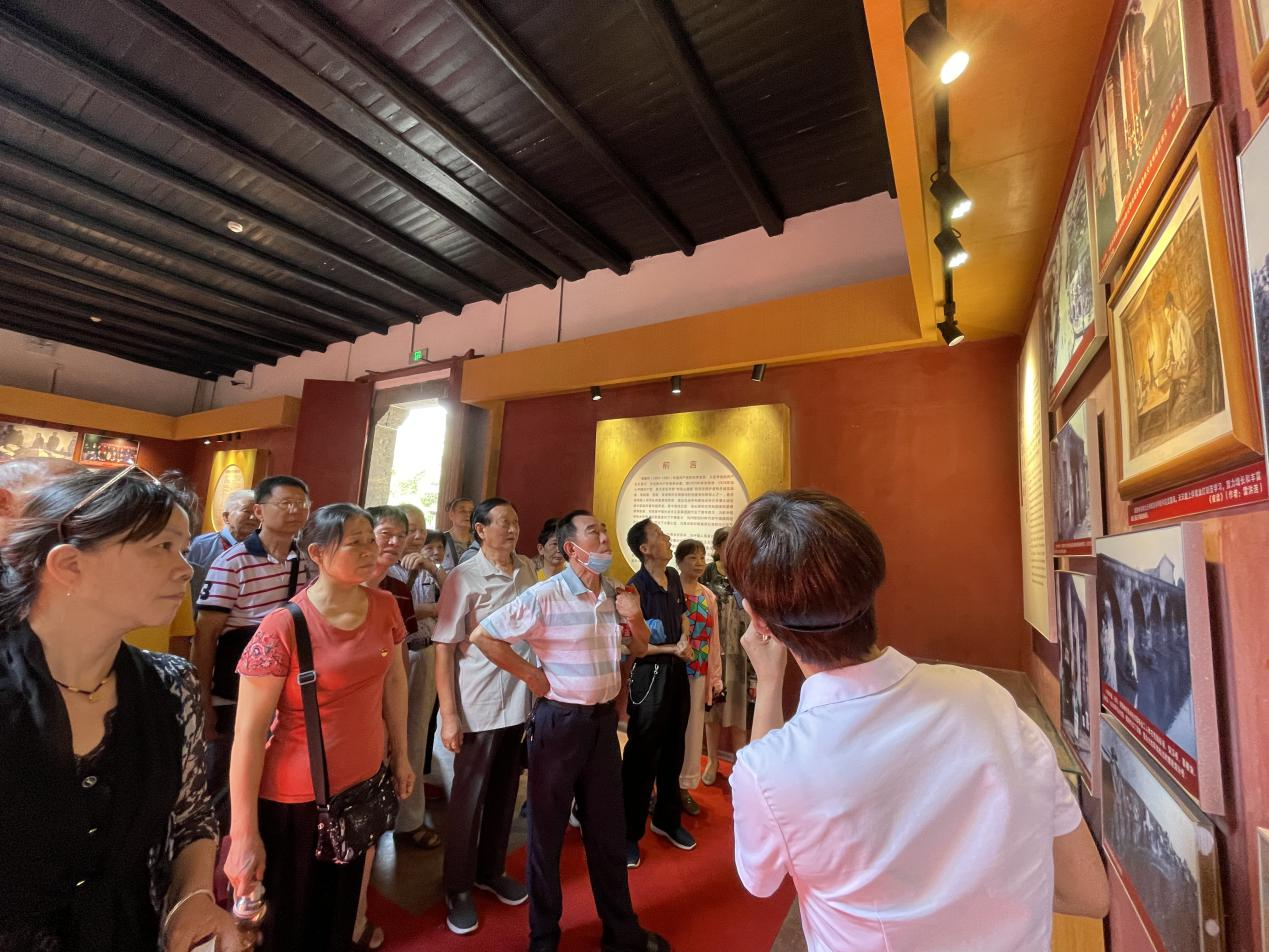 中国·MK体育（恩波利）官方网站离退休教职工党支部召开“学党史、悟思想、办实事、开新局”专题组织生活会